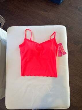 NWT Lilly Pulitzer Luxletic Cassis Scallop Bra Tank Spicy Coral Size M